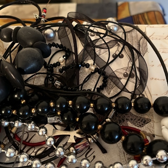 Craft lot, black, white and grey. Crafting and repurposing lot 8A. - Picture 8 of 12